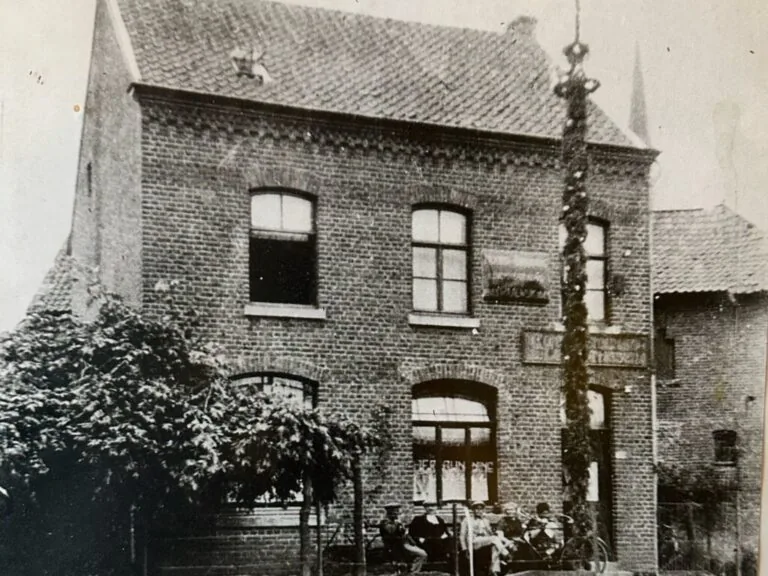 Oude foto van het café aan de Partijerweg