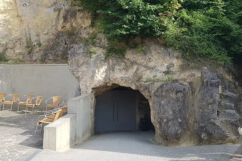 De ingang van de Fluweelengrot in Valkenburg